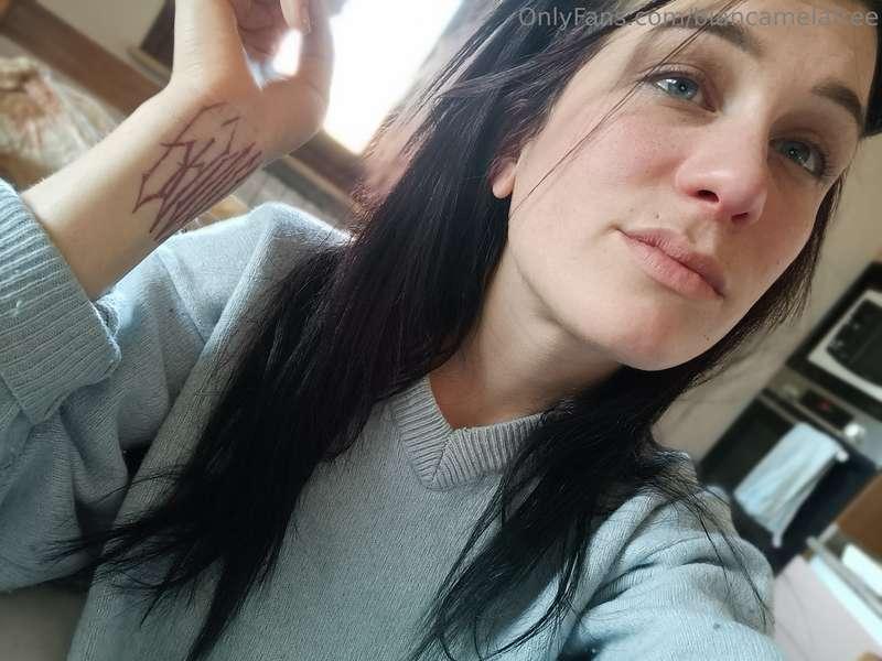 Buon lunedì amori 💜 io stanca chi mi fa compagnia?! 💦🍑