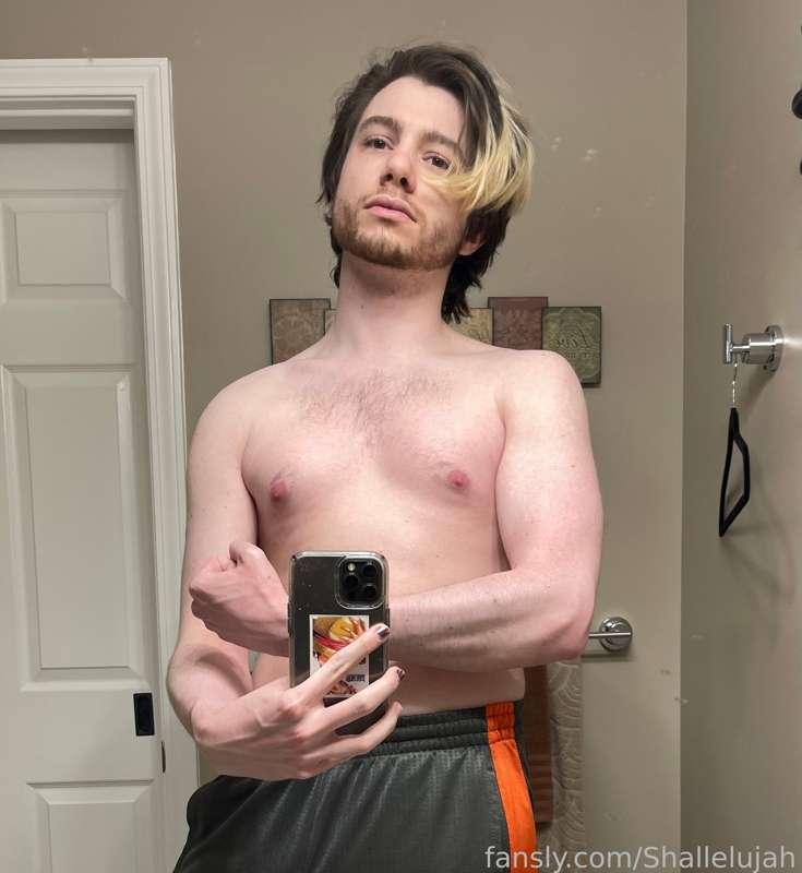 The mirror selfies hit a bit harder on vacation! Hope yall aren’t missing me too much! I’m home Sunday morning! ❤️