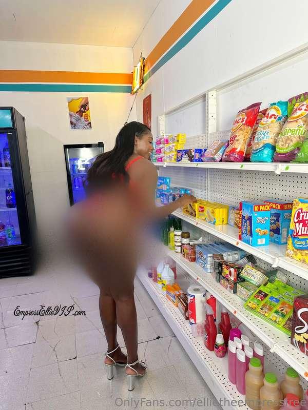 I bet you never wanted to fuck in the grocery store until no..