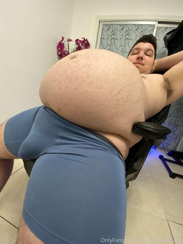 I need a nasty slut to get on their knees and worship daddy’..
