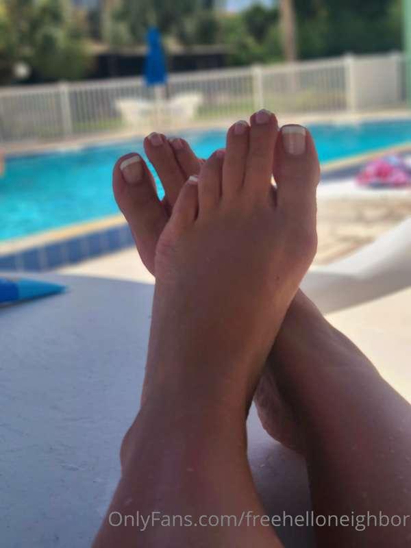 👣😏