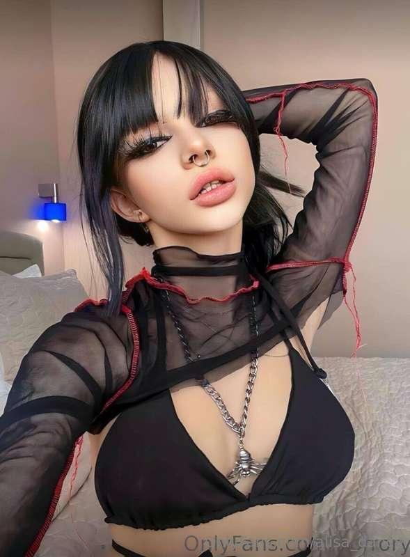 Subscribe @horrory for free today only 😍This girl @horrory w..