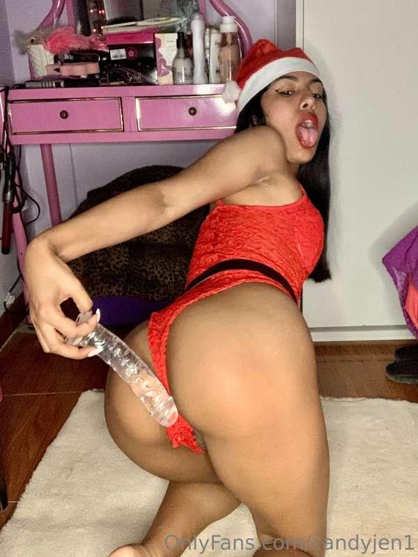 What do you say, does this dildo get in my ass? Or maybe it'..