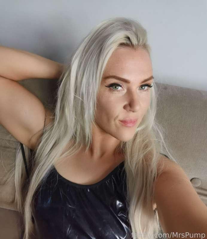 GFE -  Girlfriend Experience

Be my boyfriend, master or daddy for the day.  Text,  call,  receive pics / videos or video chat.  
Tip $100 and I'm all yours 💋xxxxx