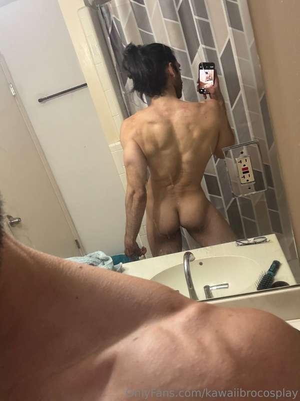 My back makes my cheeks look smol