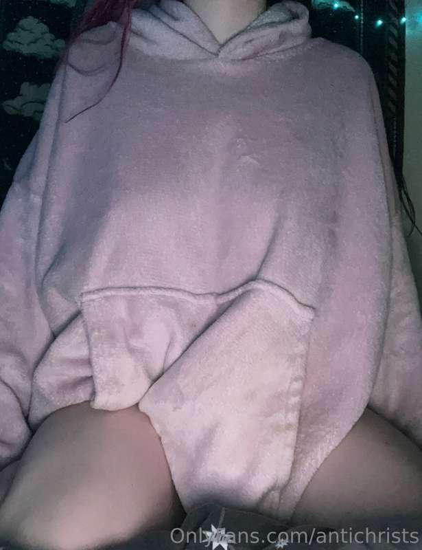 wanna see under