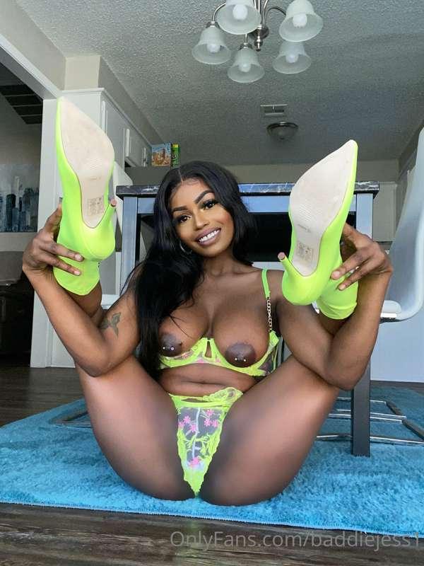 i'd love to have you in between my legs right now😈