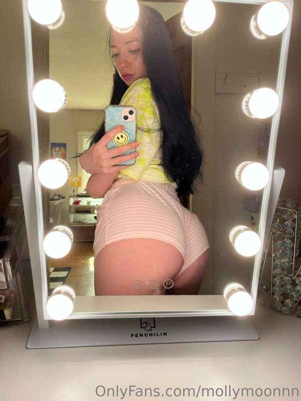 mollymoonnn image #0