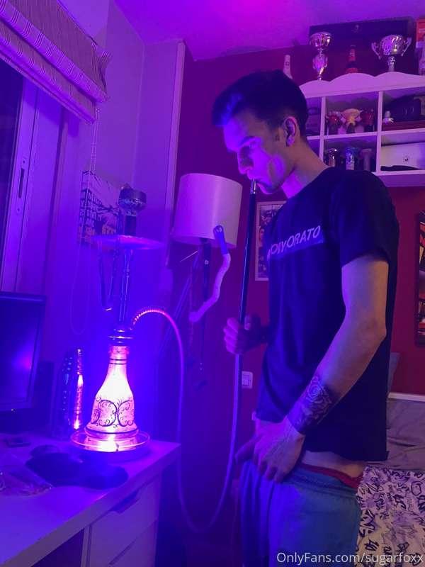 Imagine to suck my dick when im smoking shisha 😜😜😜