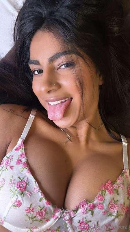 Flirty feels and selfie thrills 📸😉