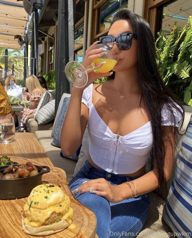 Who loves brunch as much as me?🙋🏻‍♀️ Mimosas are my absolute..
