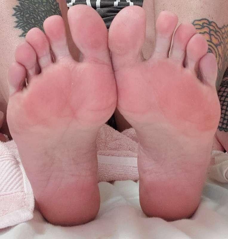 First set of feet pics (soles) 😃