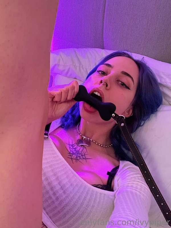 I fcking love this gag in my mouth or to gag and drool on th..