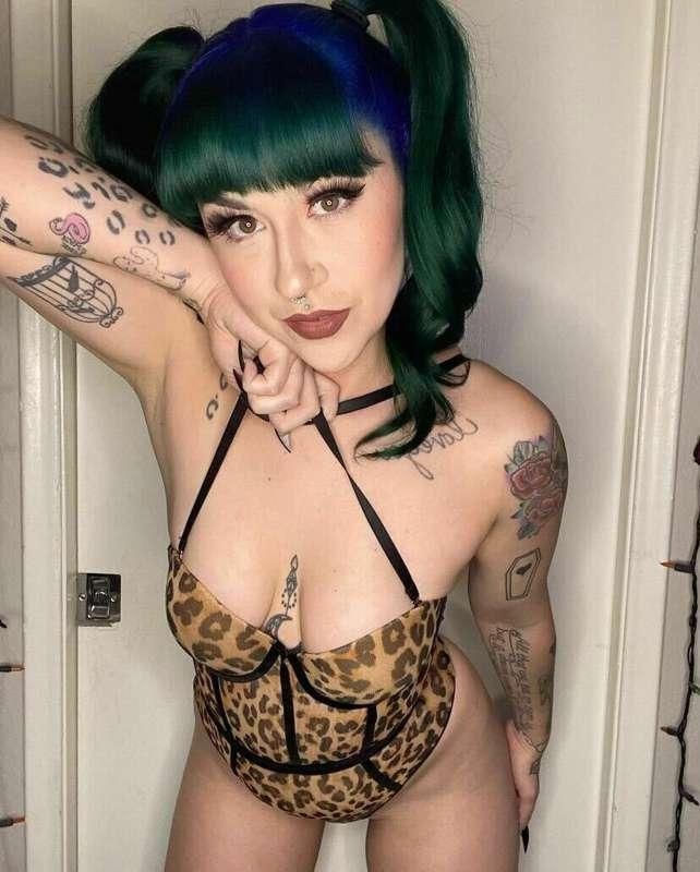Ooh, @clairsuicide is the cat's meow! She definitely has our..