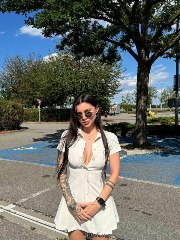 Hot sun, white dress🤍 and me. Want more 💕?