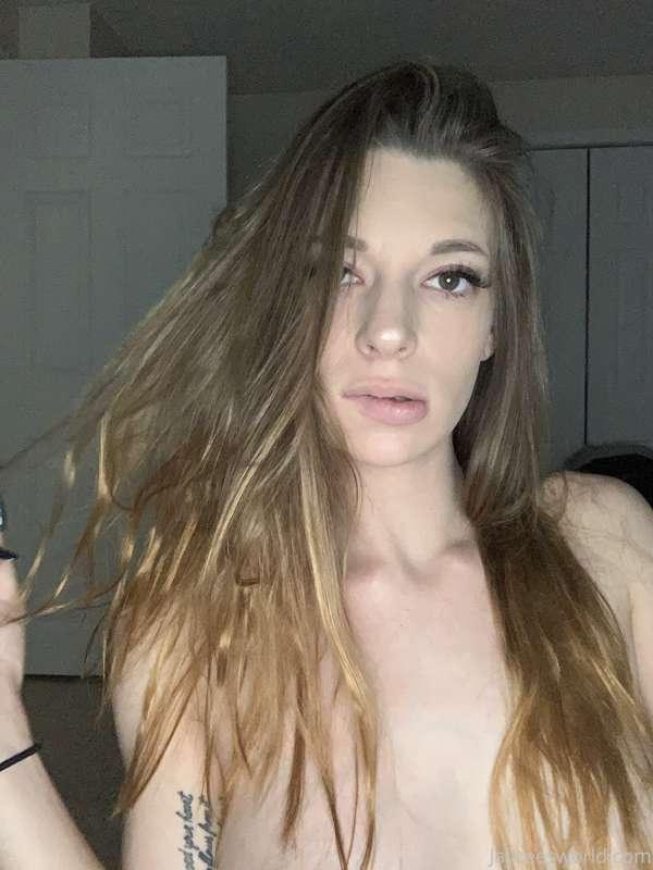 hi guys! tippers gets a custom photo set or solo of their ch..
