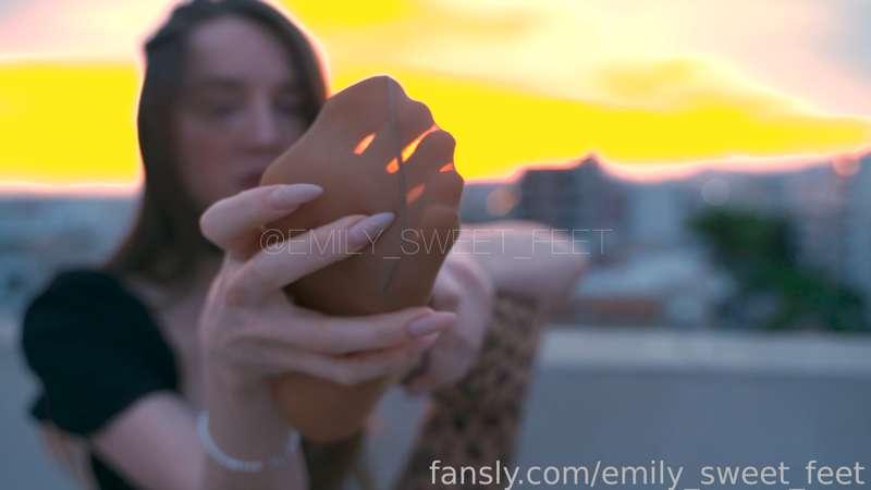 emily_sweet_feet image #0