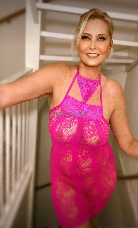I had such a naughty dream last nigh… Guess who was in it?🤭