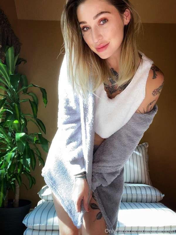 Here is my uncensored page: onlyfans.com/kleioxxx 

Chat me ..