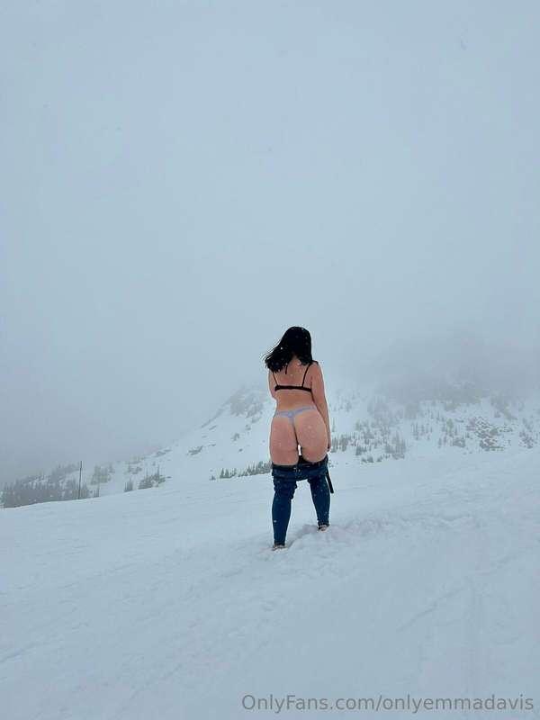 Pretty cold, will you come over and keep me warm?🥰