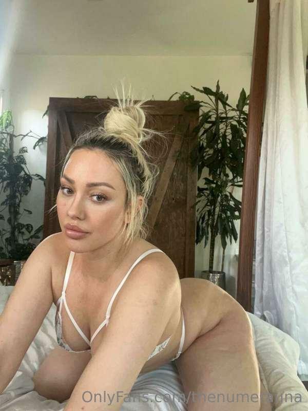 Woke up so horny today.. see you in my DM!😈