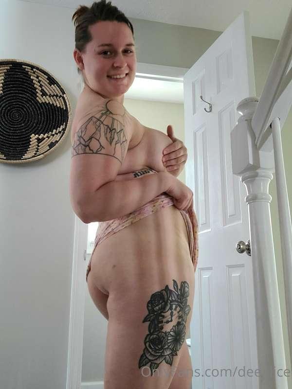 Doing chores topless is always a good day. 😘 Have a great Th..