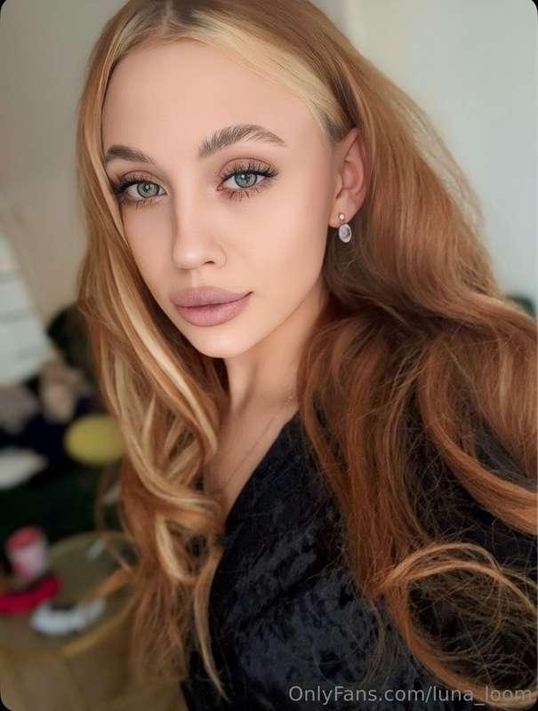 🤭 I love days like this - makeup’s on point, hair’s done, ou..