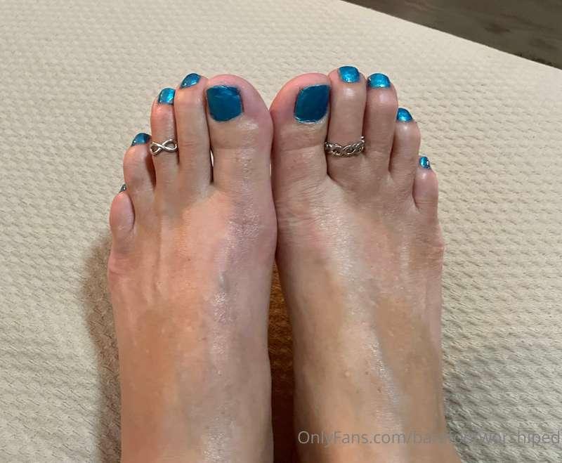 While you're down there with your 🍆 in your hand, get your t..