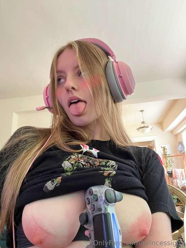 felt cute, will never delete! 😽🫶🏻🥹✨(2/2 boobies) 