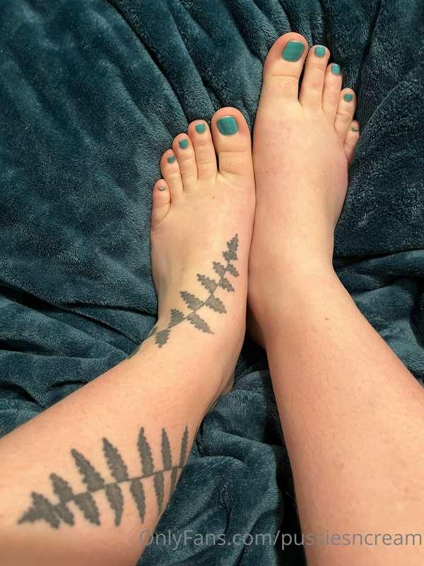 Just some pics of my cute feet😋