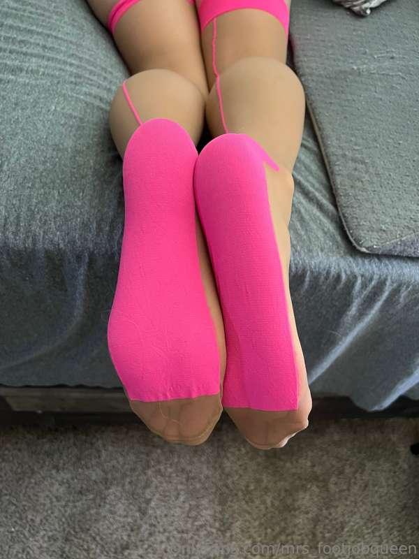 mrs_footjobqueen image #4