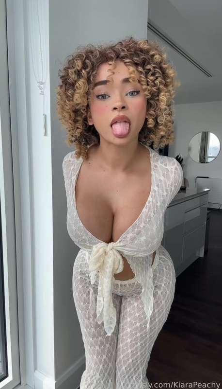 kiarapeachy image #5