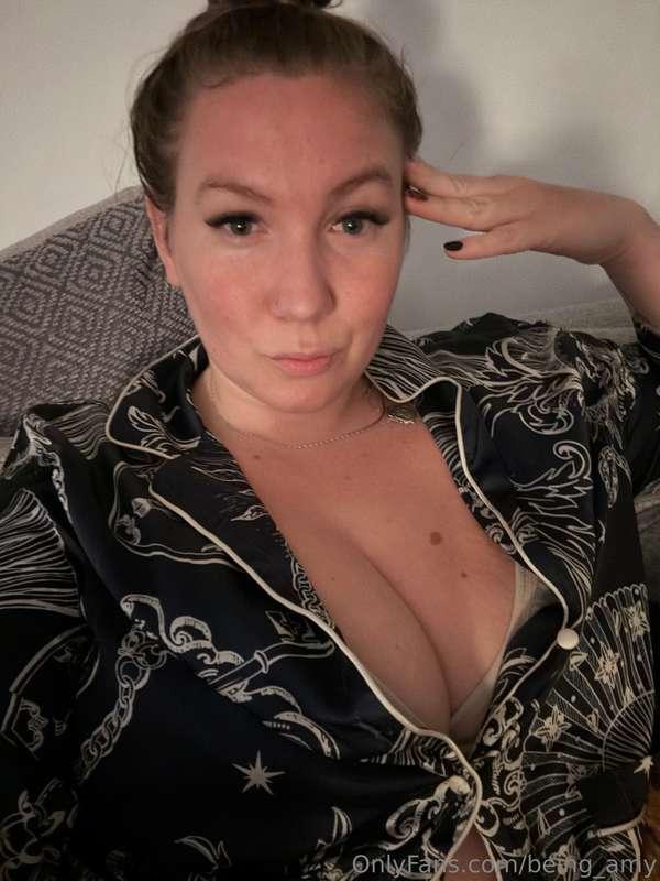Who wants to come watch Netflix and chill with me ? 