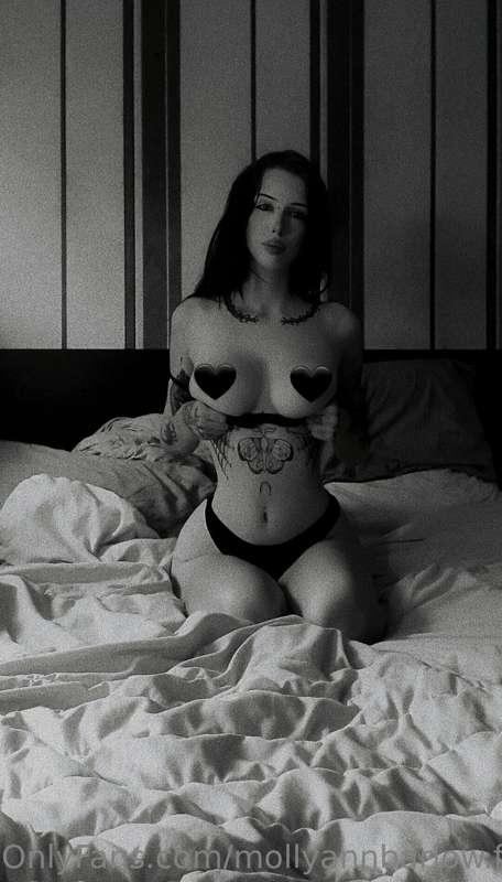 Mmmmm my nipples are so hard, I want you here sucking on the..