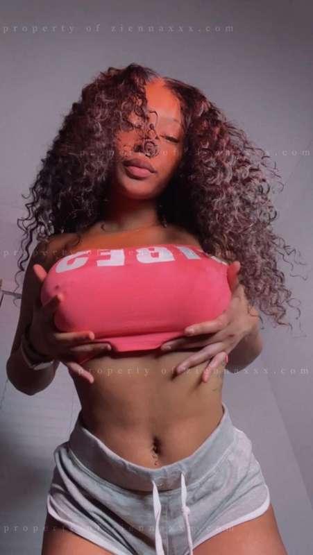 here’s how to get my attention ⤵️

❥ 𝗢𝗣𝗘𝗡 videos. 💕

❥ show ..