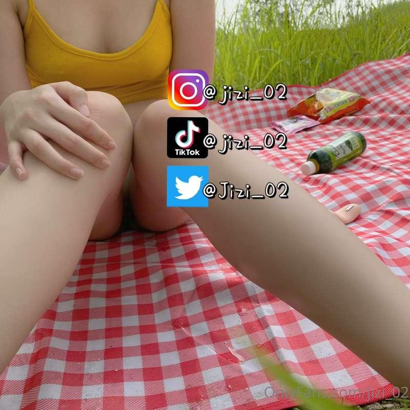 ⚠️⚠️⚠️ Slippery picnic mat.

See my naked selfies and drippi..