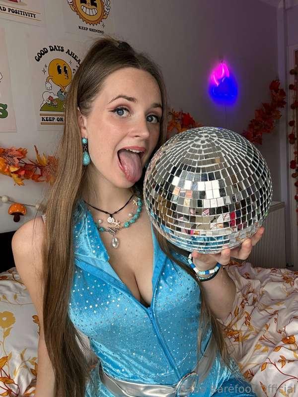 I wish I was playing with your disco balls instead… 🪩

Disco..