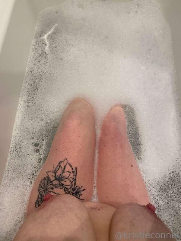 Sleepy time bath after my shift is always a plus 🥹
