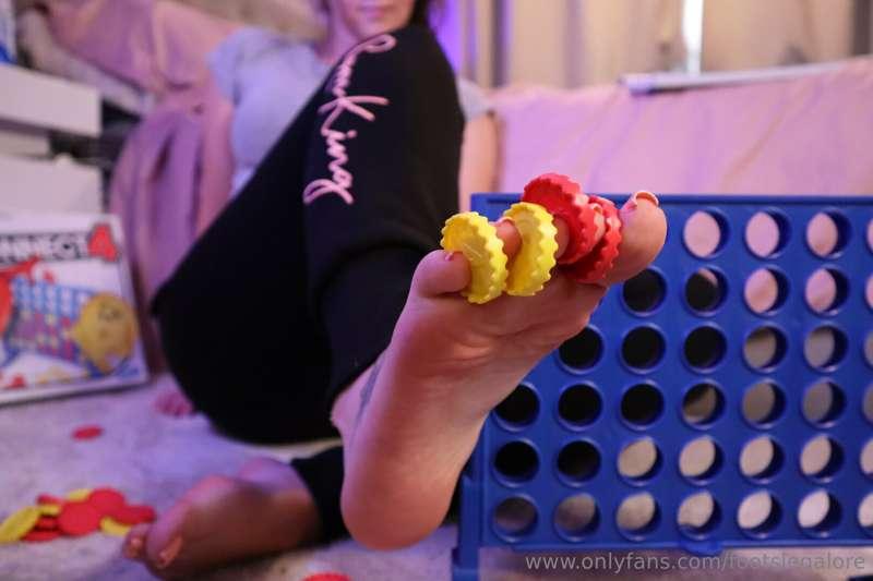 Sunday fun day! Come and play with the connect 4 Queen! Do y..