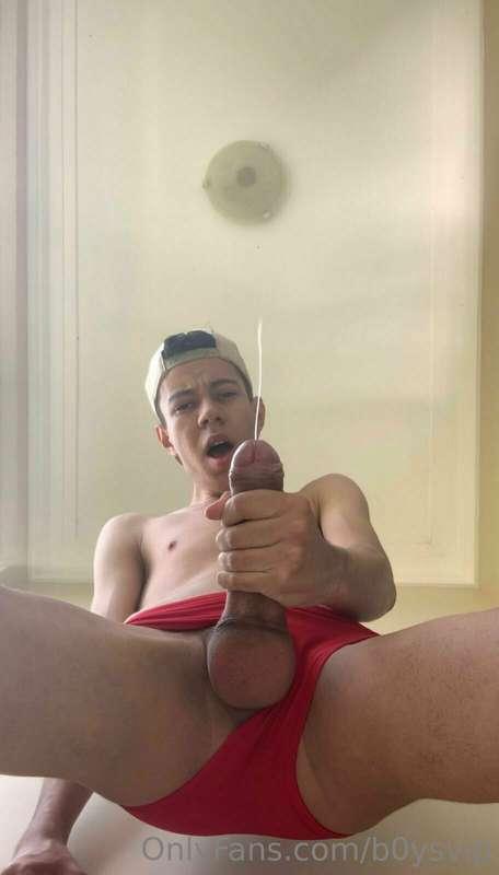 Here you have an exclusive video of him cumming lo the semen..