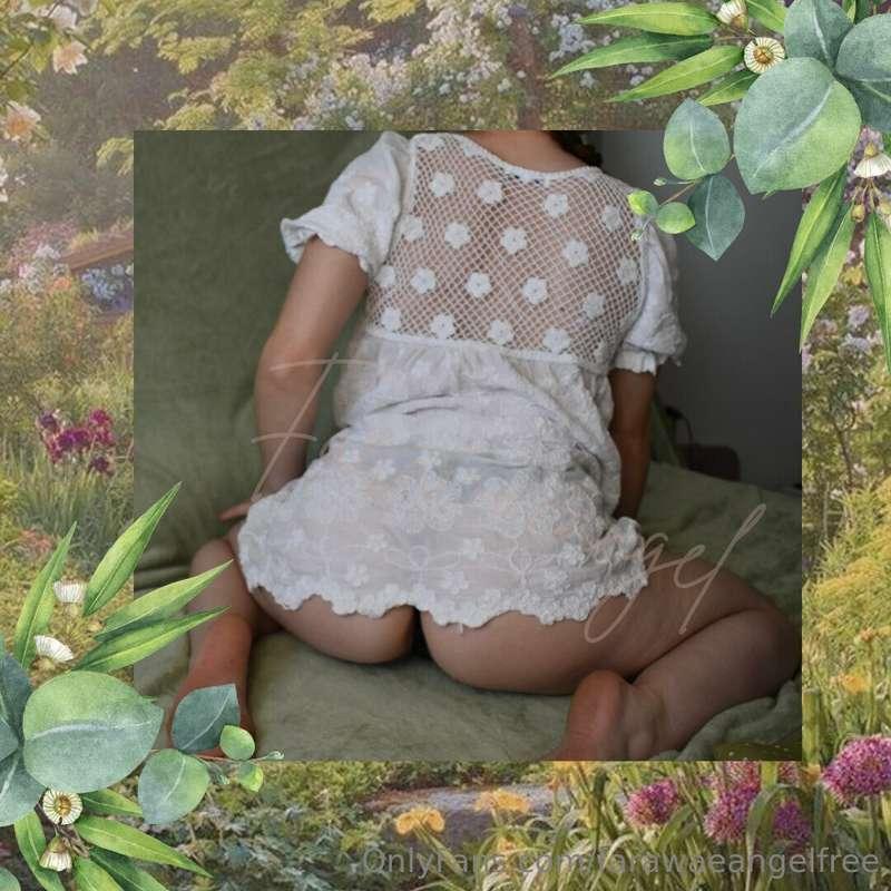 little peek 😘