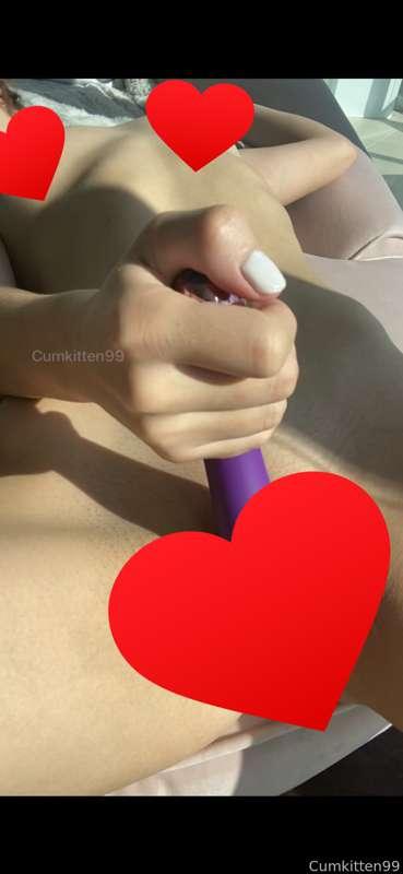 𝐏𝐮𝐫𝐩𝐥𝐞 𝐕𝐢𝐛𝐞 ♡ [𝟔:𝟐𝟏]

I woke up this morning to the sun shining and felt too good not to play on camera for you 😏 watch me tease myself with my favorite purple vibrator. Wish you could take over and we could finish together 😻

Tags: vibrator