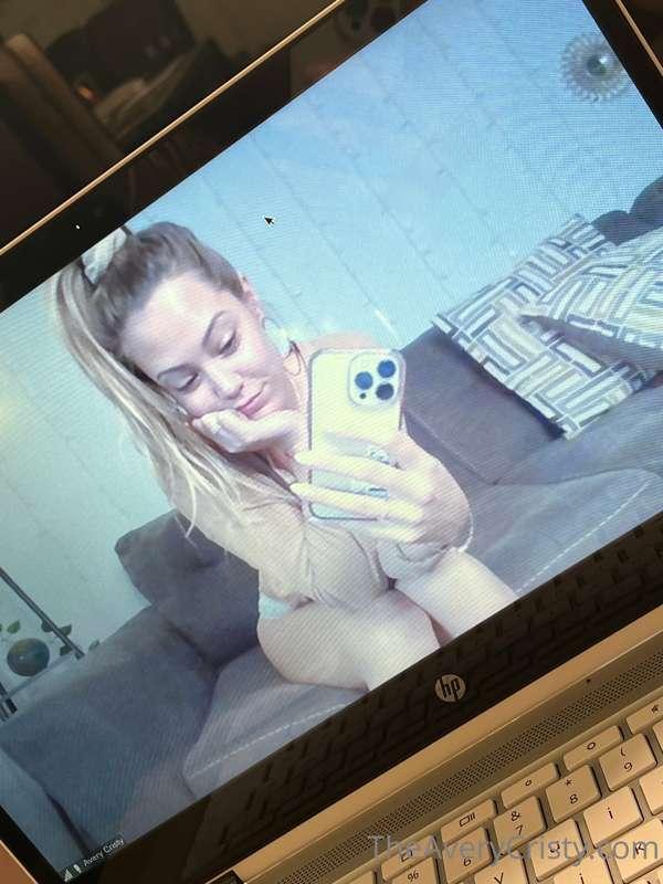 Who wants to video chat with me on zoom!? 😻💗