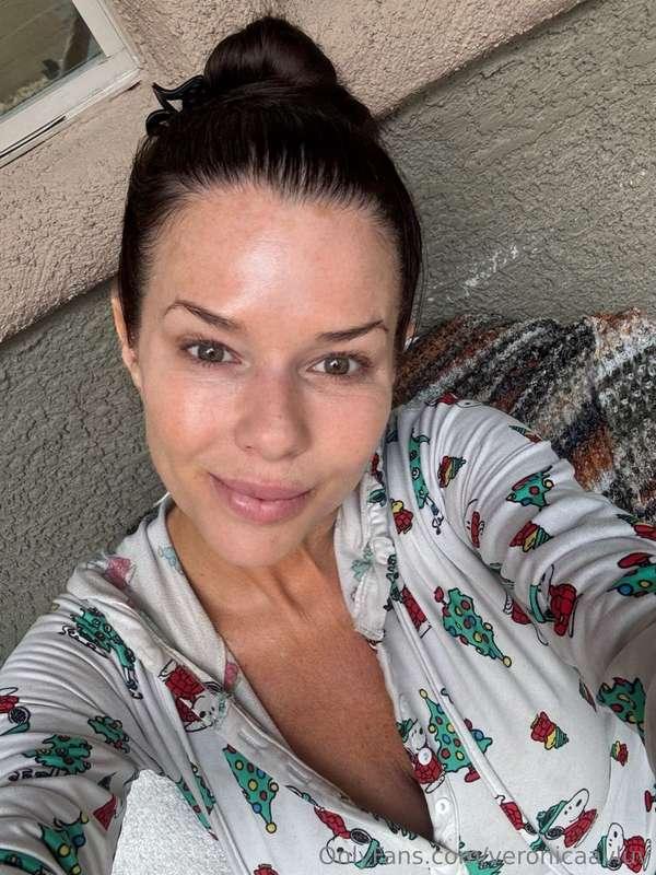 Being sick means pajamas/movies/sexting/snacking allll day!