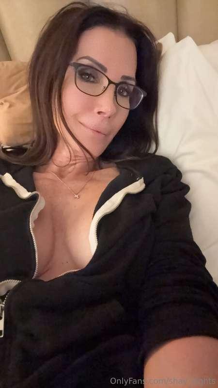 Come on, lie down with Mommy for a while 😘