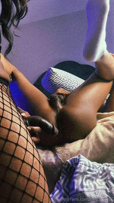 His ass so sexy😍