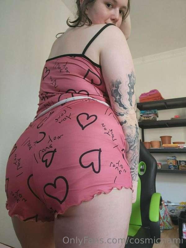 It’s a take lots of ass pics kinda day👅