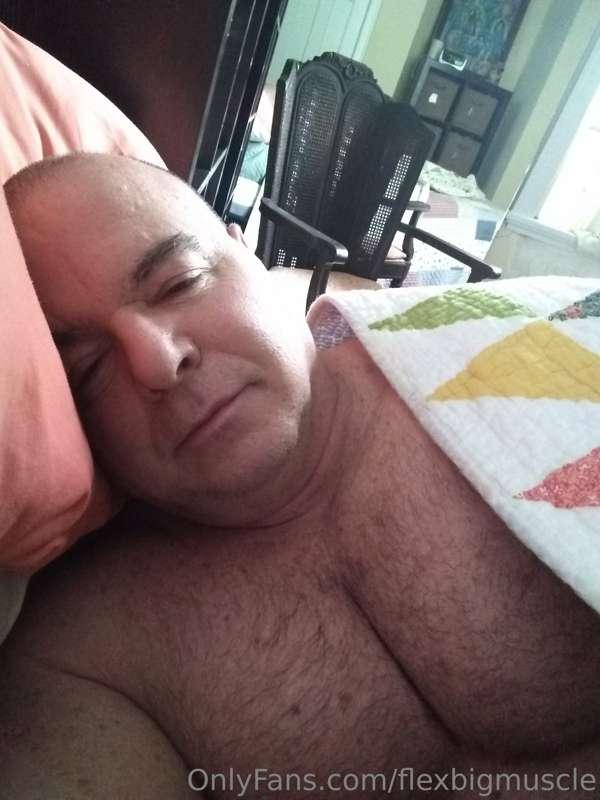One of those rare mornings that I get to wallow in bed 😊
