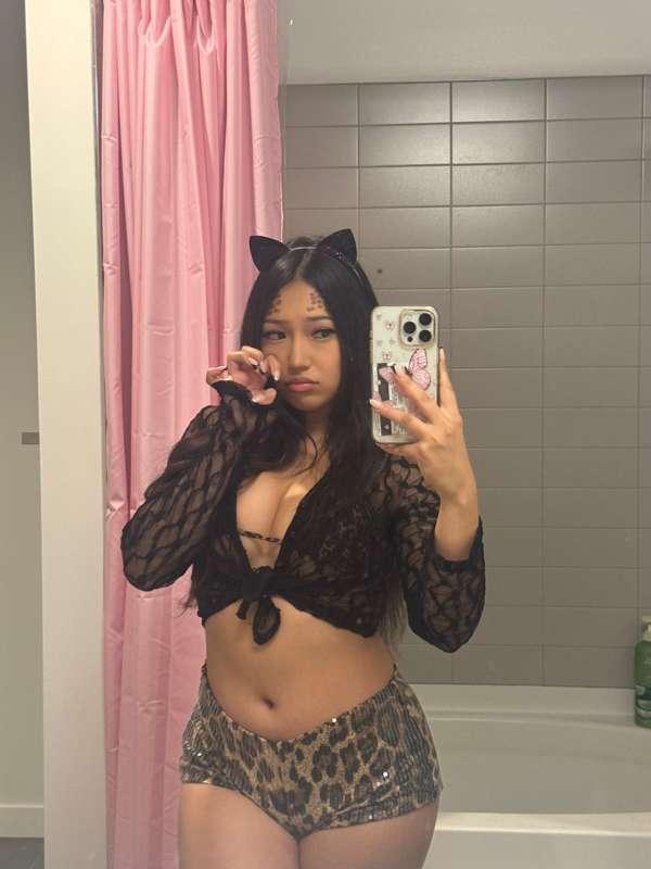 Cum play with this kitty😸