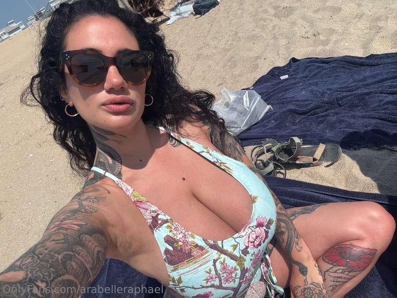  Try not to stare too hard 😇